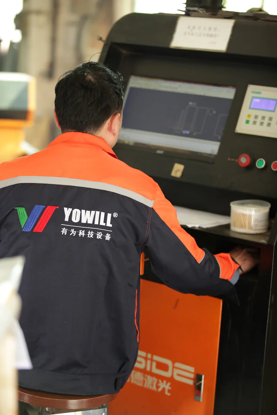 YOWILL 有为科技激光加工设备操作现场